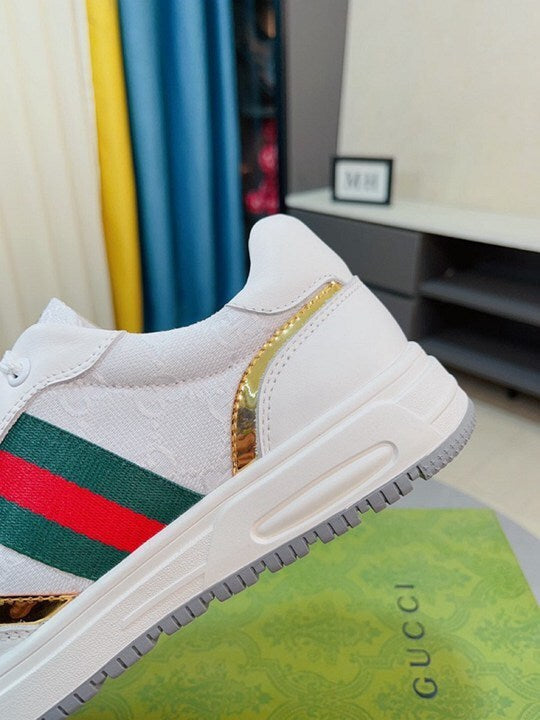 Zapatillas Gucci con relieve GG