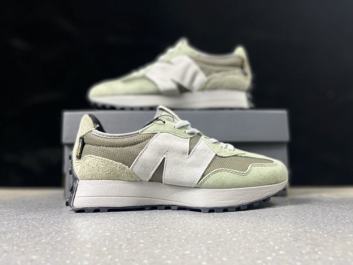 New Balance 327