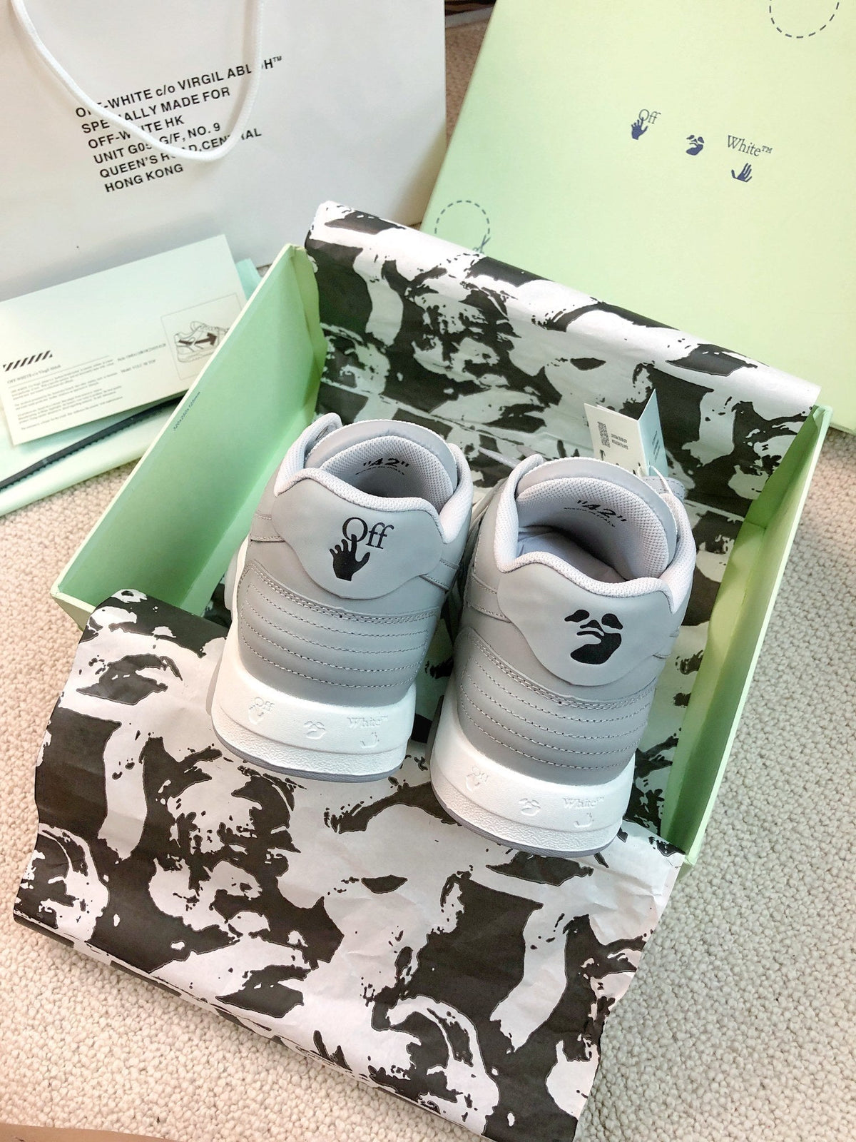OFF-White Out Of Office