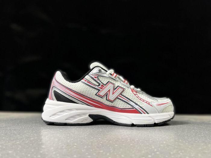New Balance 740