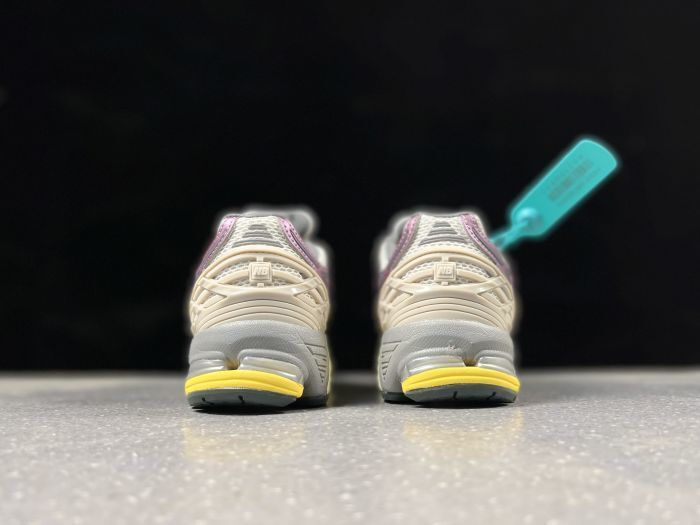 New Balance 1906R