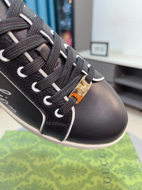 Zapatillas Gucci de piel negra