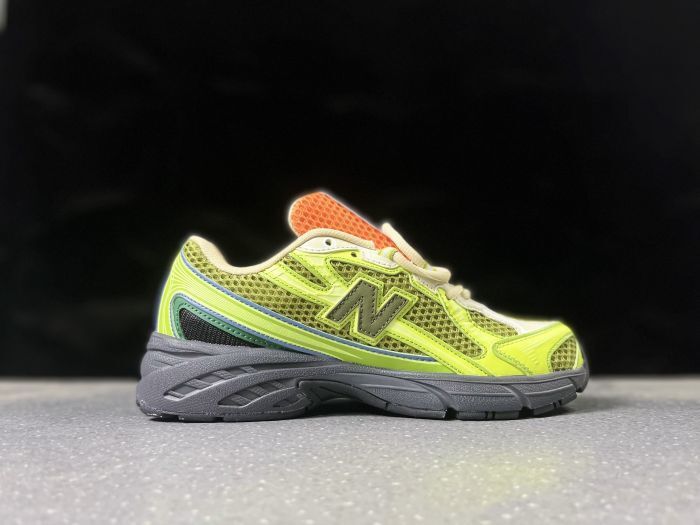 New Balance 740