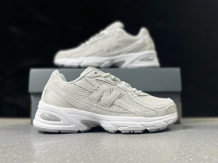New Balance 740