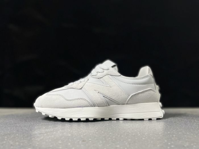 New Balance 327