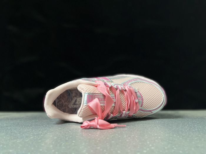 New Balance 740