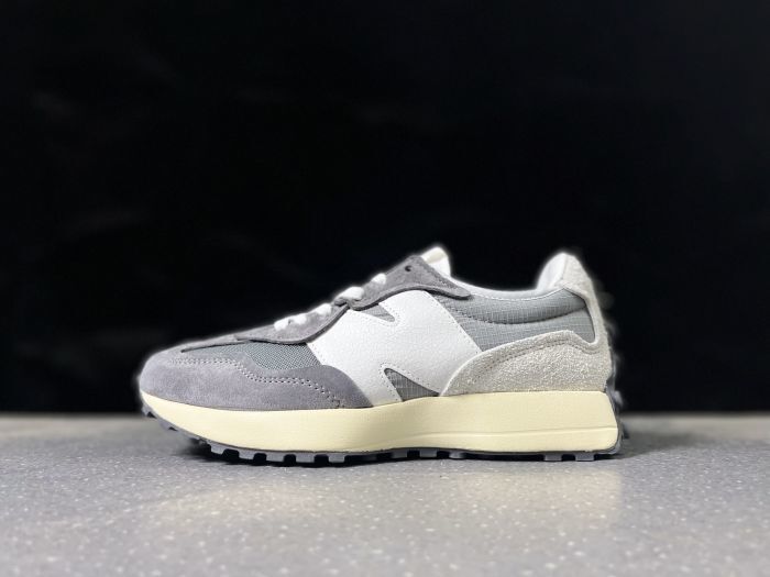 New Balance 327