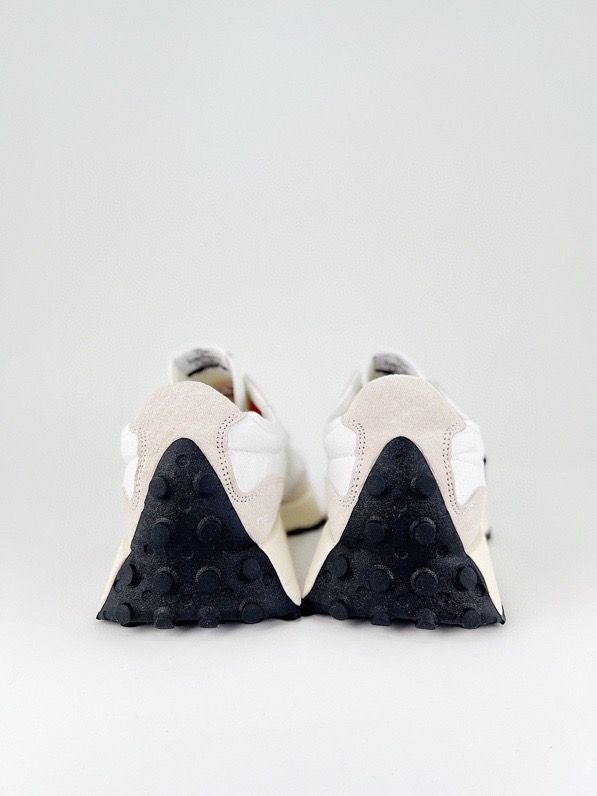 New Balance 327