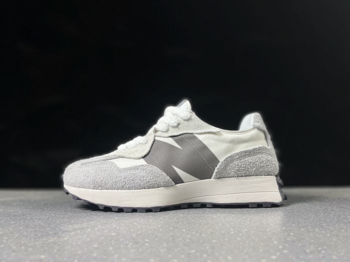 New Balance 327