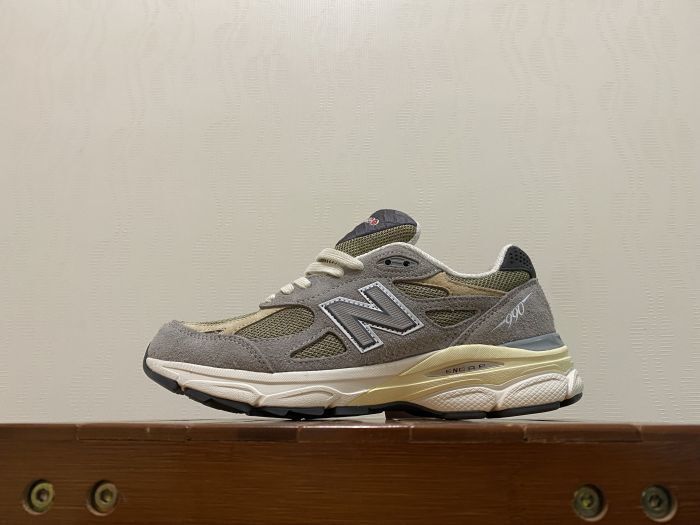 New Balance 990