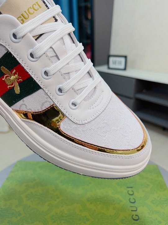 Zapatillas Gucci con relieve GG