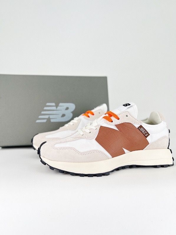 New Balance 327