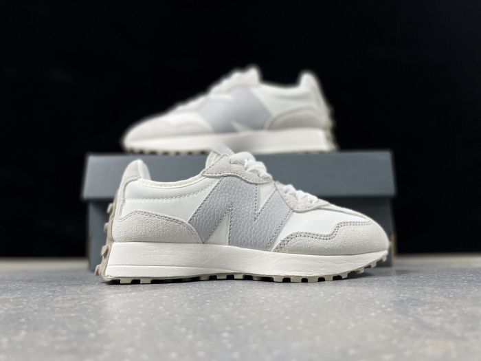New Balance 327