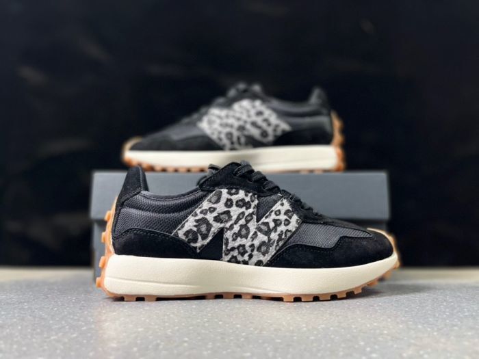 New Balance 327