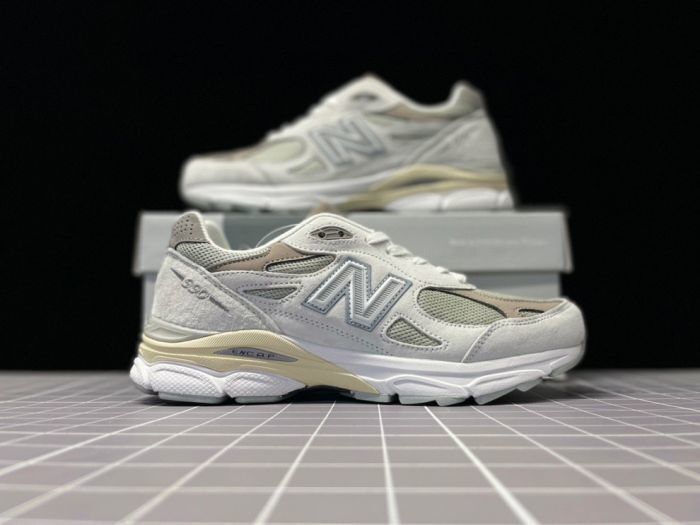 New Balance 990