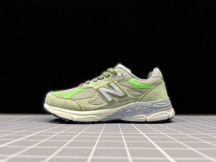 New Balance 990