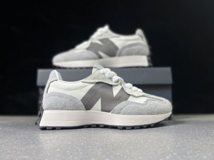 New Balance 327