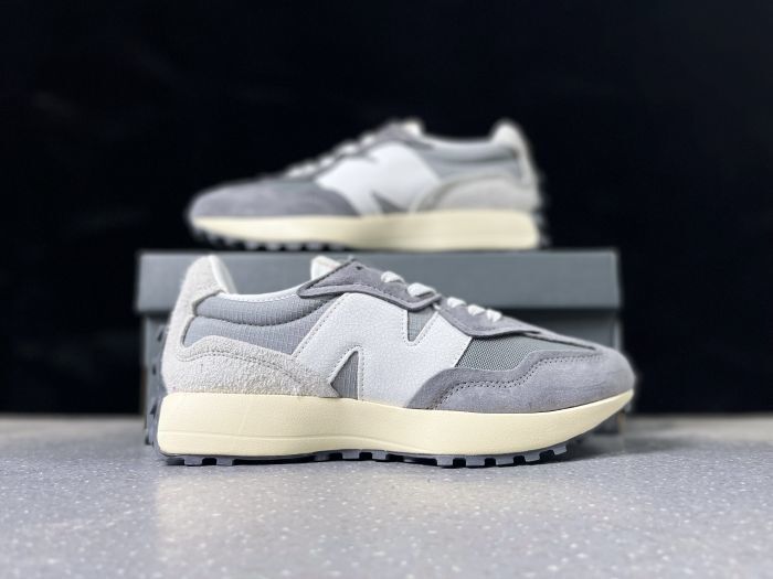 New Balance 327