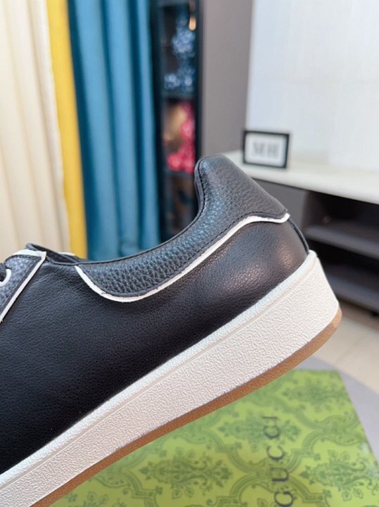 Zapatillas Gucci de piel negra
