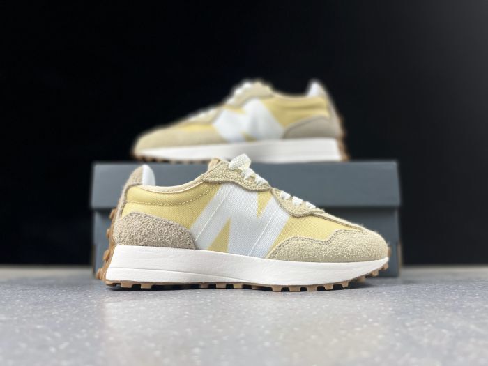 New Balance 327