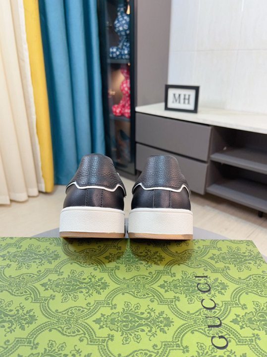 Zapatillas Gucci de piel negra