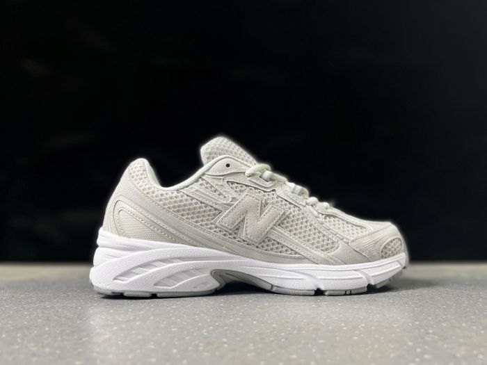 New Balance 740