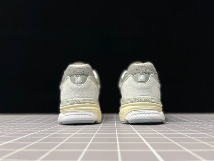 New Balance 990