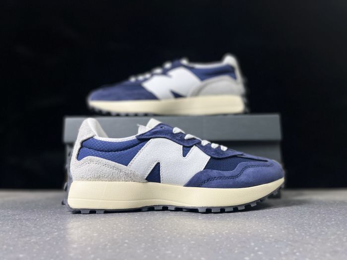 New Balance 327