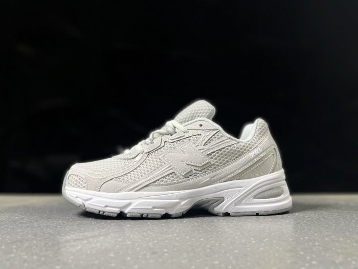 New Balance 740