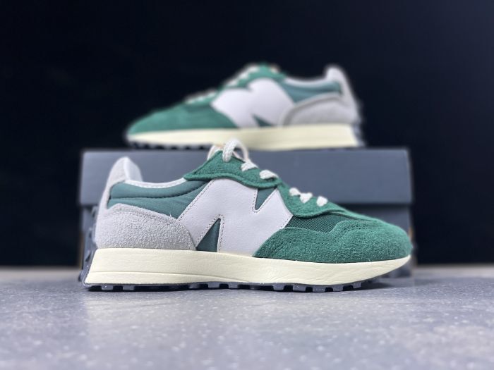 New Balance 327