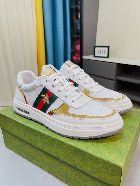 Zapatillas Gucci con relieve GG
