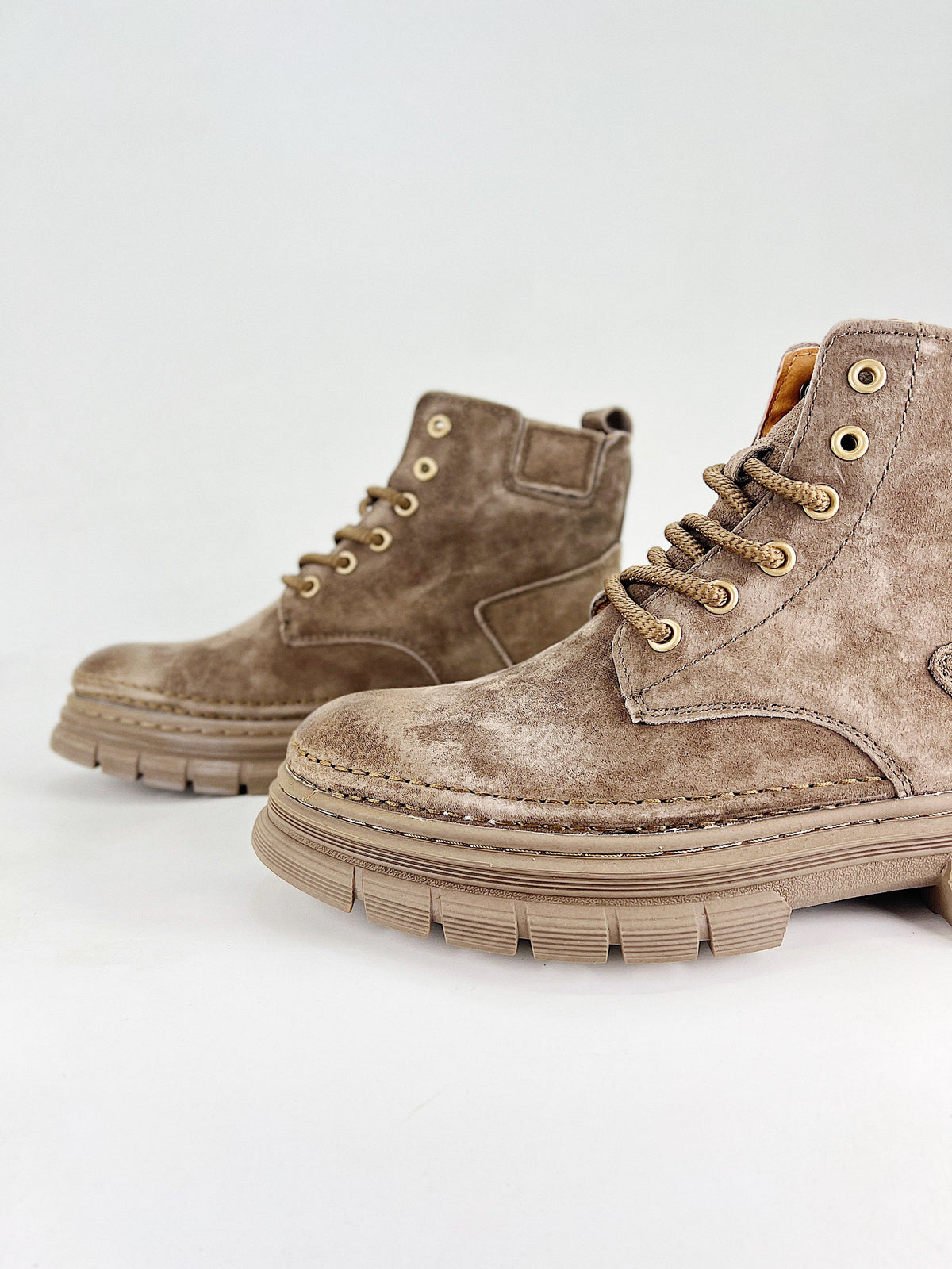 Timberland Distressed Chukka Boots