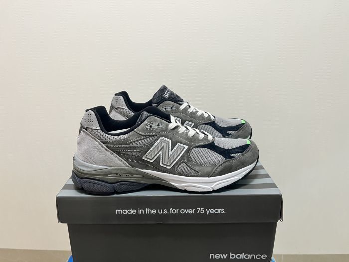 New Balance 990