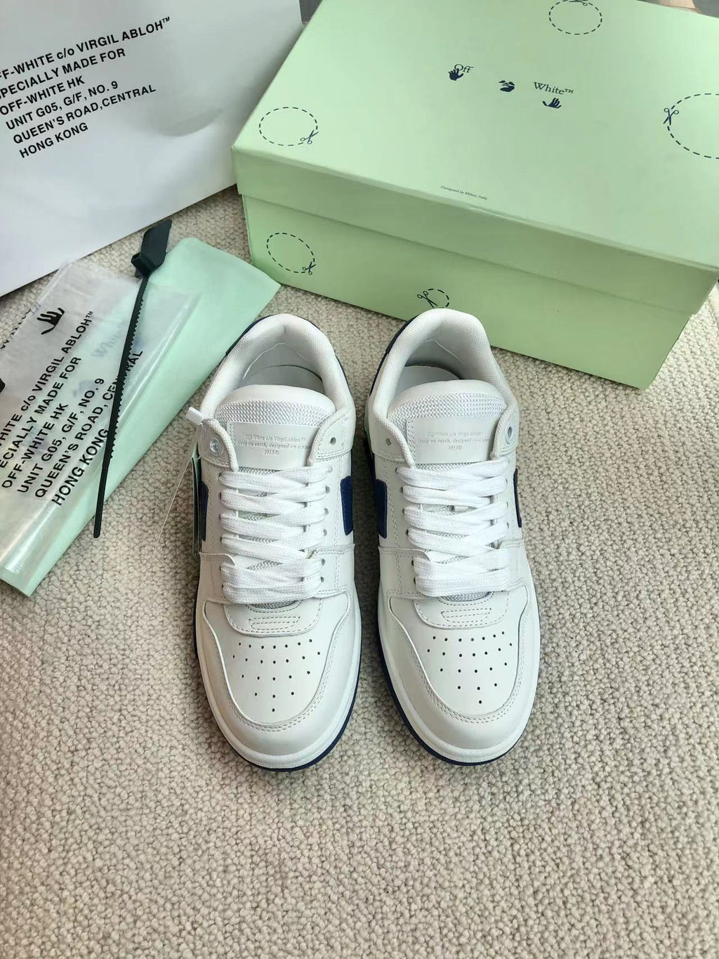 OFF_White Out Of Office