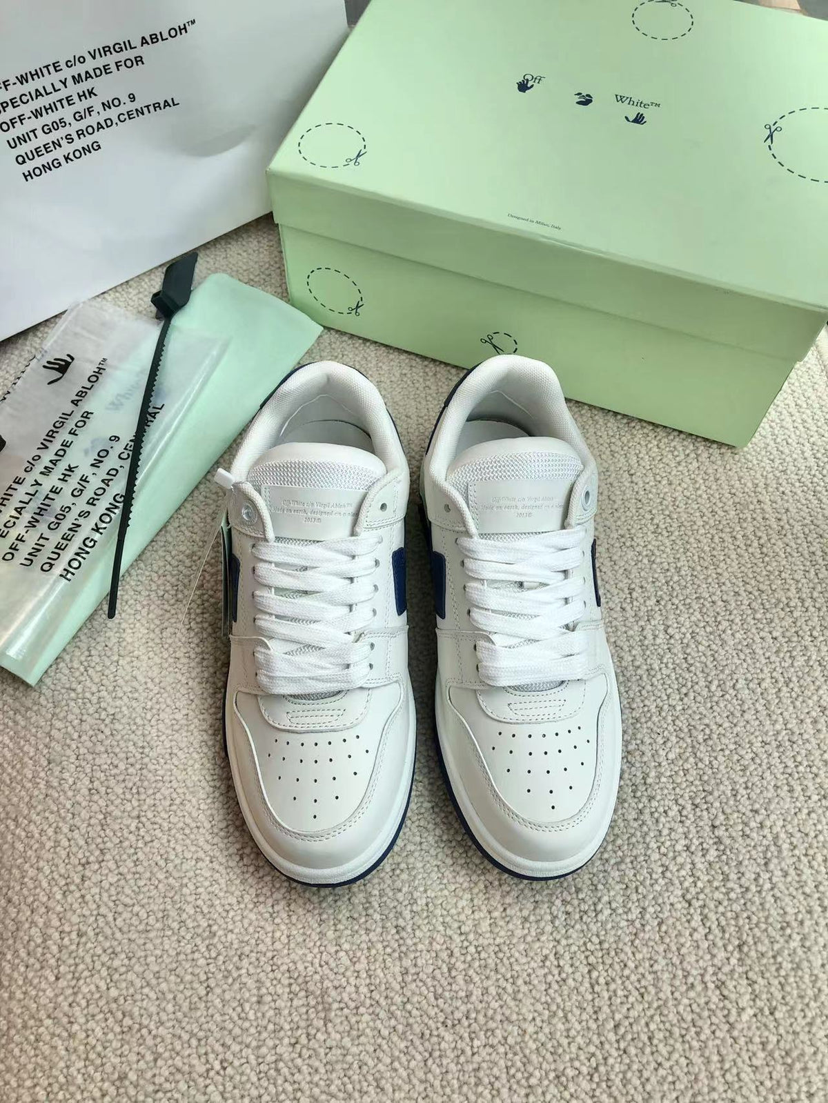OFF_White Out Of Office