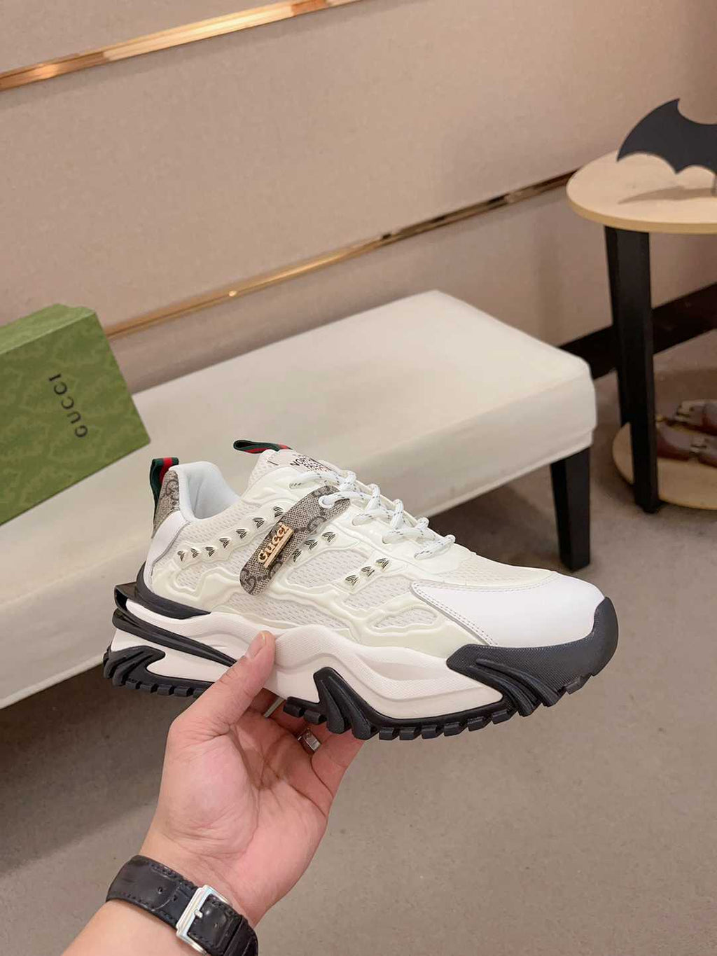 Zapatillas Gucci de correa blanca