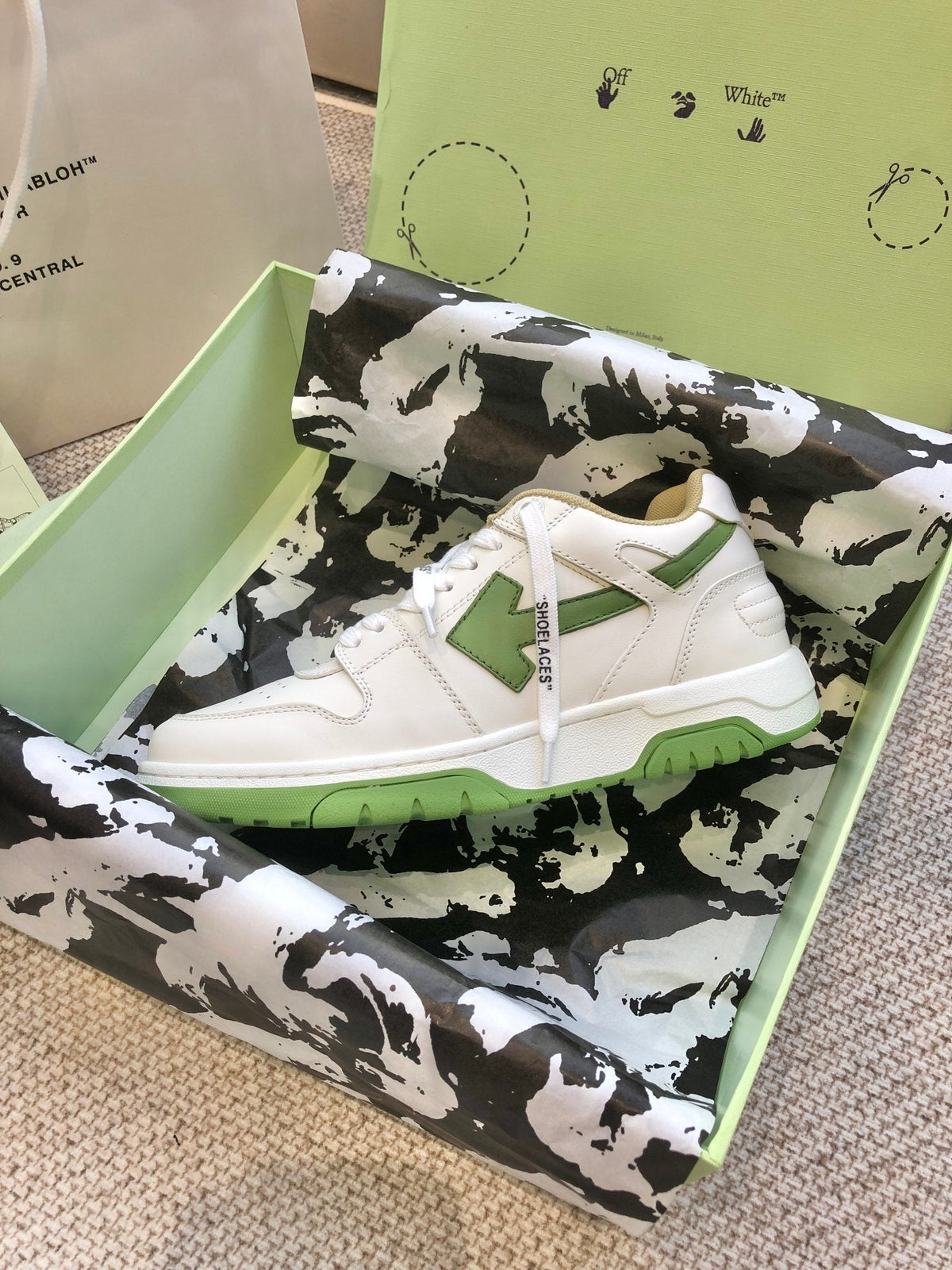 OFF-White Out Of Office