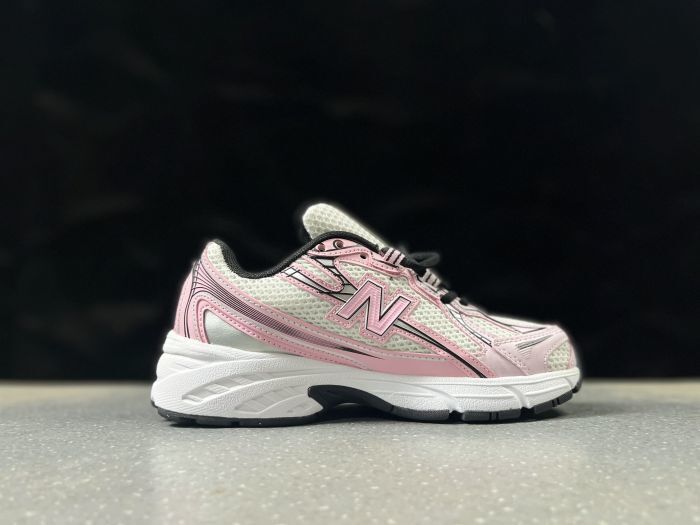 New Balance 740