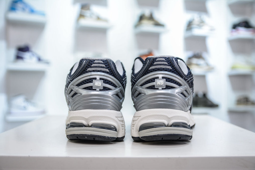 New Balance 1906R