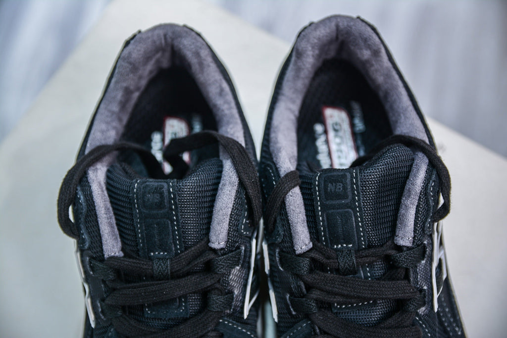 New Balance 1906R
