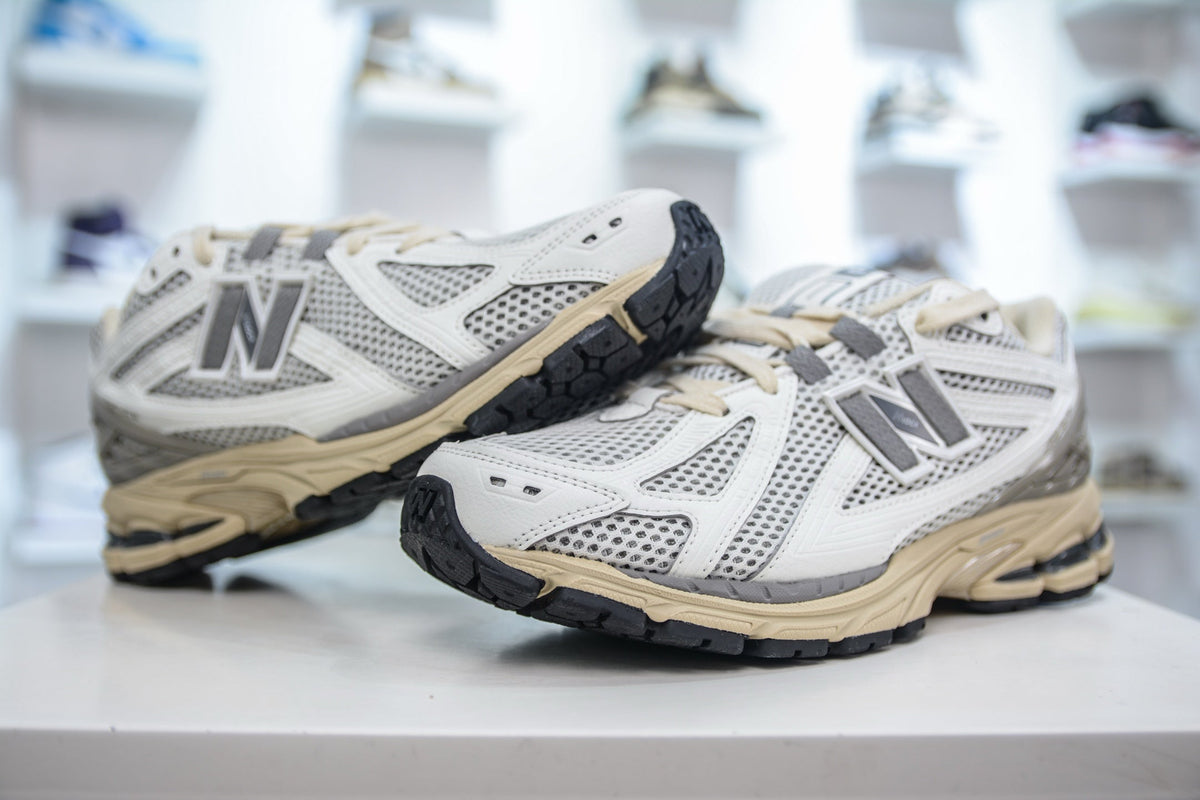 New Balance 1906R